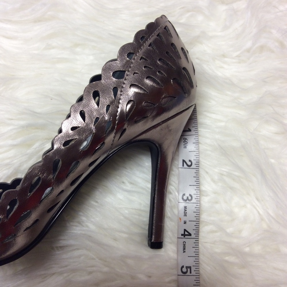 CHARLES BY CHARLES DAVID SCALLOPED LASER CUT PUMPS - Picture 5 of 5